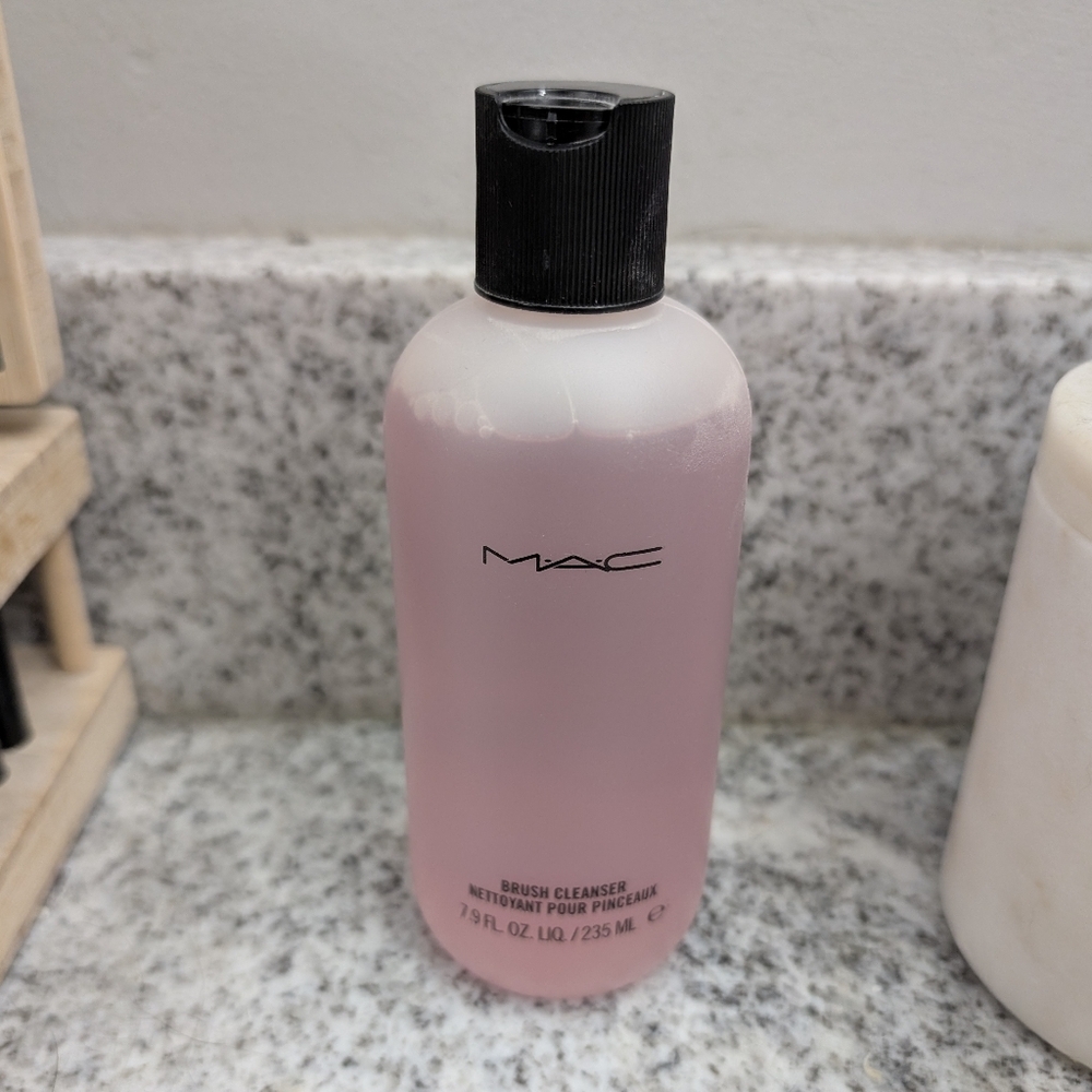 MAC Cosmetics Brush Cleanser - Soft Pink